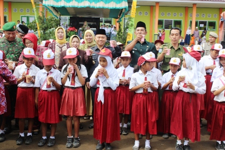 2.800  Pelajar Minum Susu