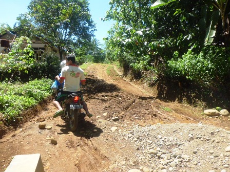 Pengalihan Proyek Jalan Diprotes