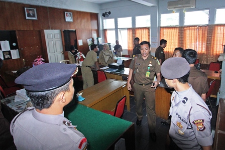 Geledah Kantor Walikota, Kejari Sita Satu Koper Berkas