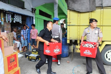 3.079 Botol Miras  dan 140 Liter Tuak Diamankan