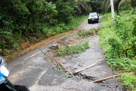 Jalan Amblas, Kendaraan Tak Bisa Melintas