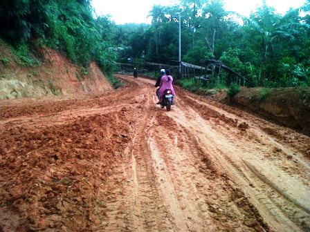 LINTAS DESA: Jalan Berlumpur