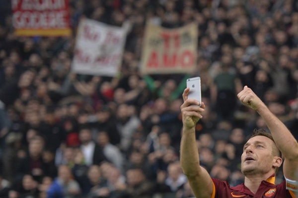 Cetak Gol, Totti Langsung Selfie