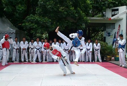 120 Atlet Taekwondo Bertarung