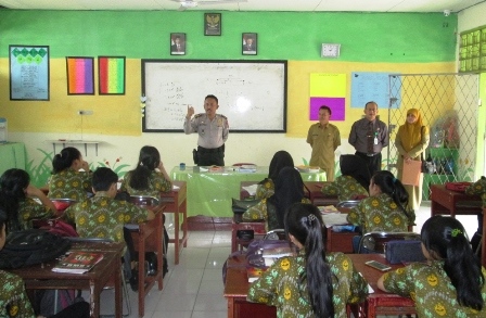 BNNK dan Polres Sambangi Sekolah