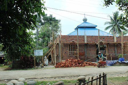 Bangun Masjid, Kades Diprotes