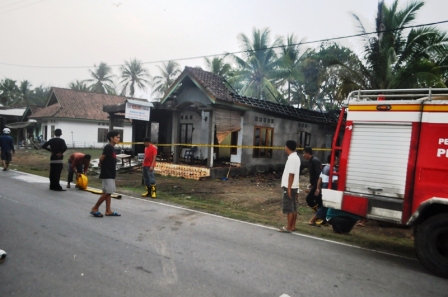 Korsleting Listrik, Rumah Ludes Terbakar