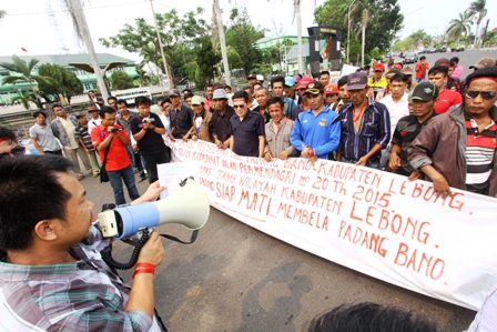 Salurkan Hak Pilih  Warga Padang Bano