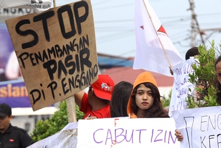 Cabut Izin Tambang Pasir di Enggano