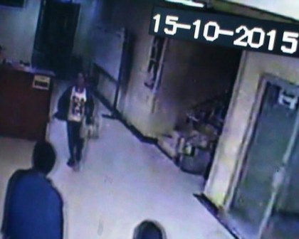 Pencuri Tas Berisi Emas 55 Gram Terekam CCTV