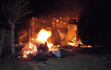 Ditinggal Kondangan, Rumah Terbakar