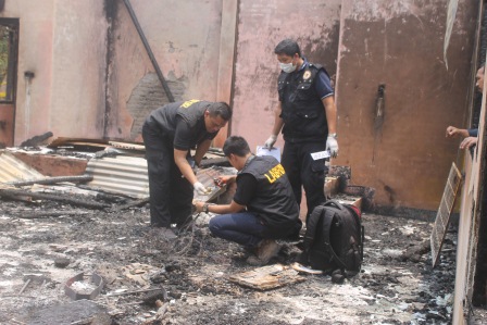 Usut Kebakaran Kantor KPU Tim, Labfor Bawa 2 Kantong Kabel dan Arang