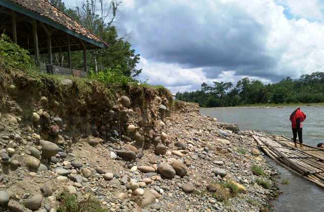 Jalan Tergerus Sungai