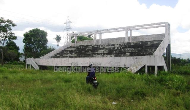 Stadion BUR Terbengkalai