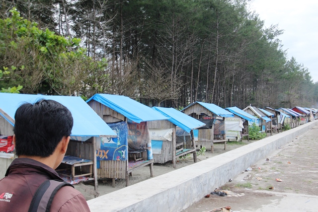 Tolak Bongkar Pondok Mesum