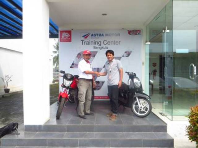 Astra Motor Bengkulu Serahkan Donasi SMK Binaan Honda
