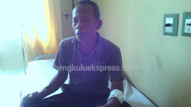 Korban Rampok Berusaha Mengambil Kayu, Tapi…