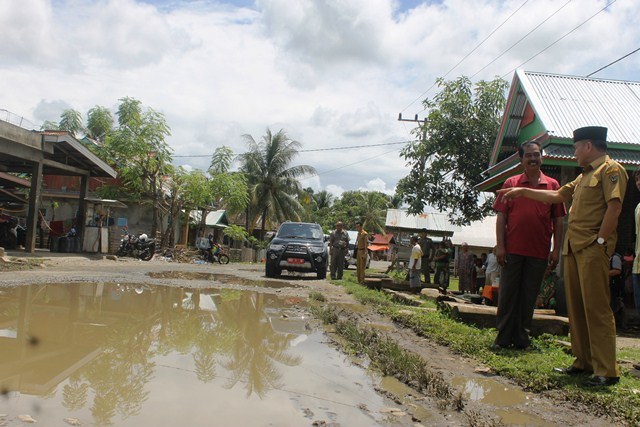 Jalan Provinsi Seperti Kolam