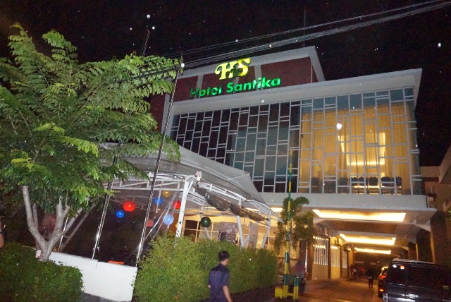 Hujan, Pengunjung Pasar Malam Santika Bengkulu Hotel Membludak