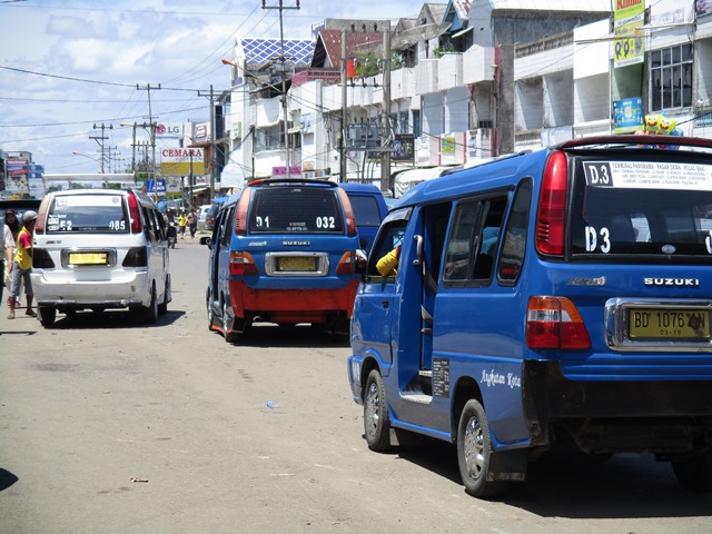 Tarif Angkot Belum Turun