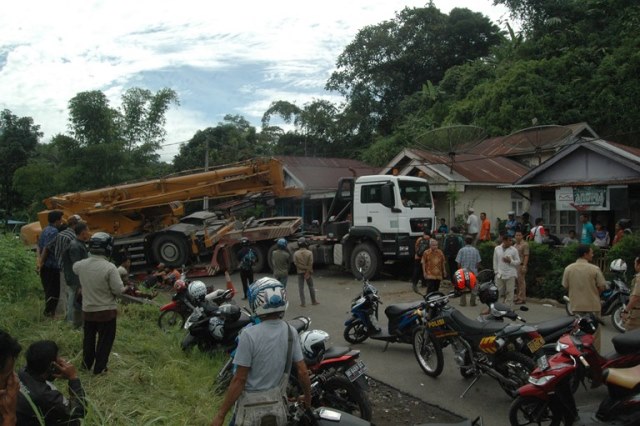 Jalan Ditutup Tronton Kepahiang-Curup Lumpuh Total