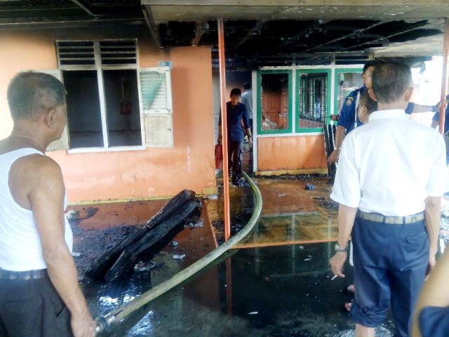 Rumah Kepala Sekolah Dilahap Si Jago Merah