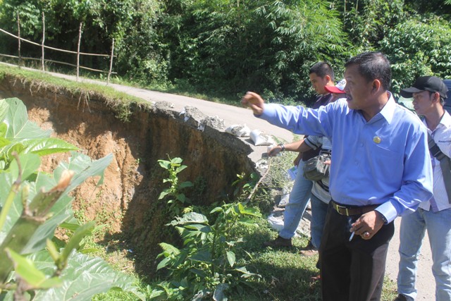 Jalan Terancam Putus