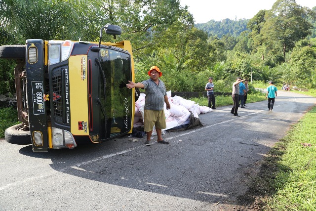 Fuso Pembawa Pupuk Terbalik