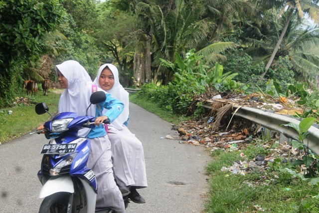 Ada ‘TPA’ di Pantai Pasar Bawah