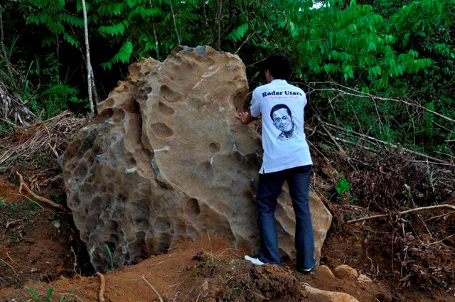 Penemuan Jejak Kaki Raksasa Bikin Heboh