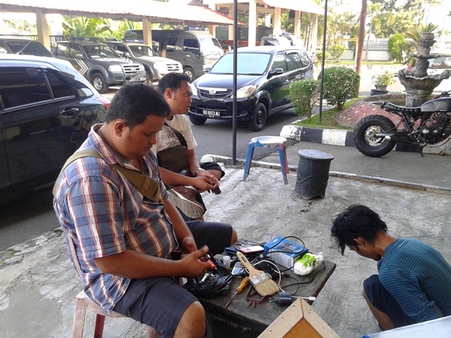 Pencuri Bersajam Ditangkap Warga