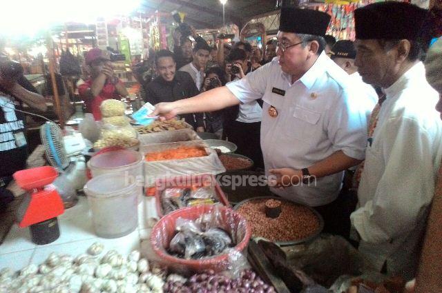 Gubernur Bengkulu Sidak Pasar, Eee… Pedagang Minta THR