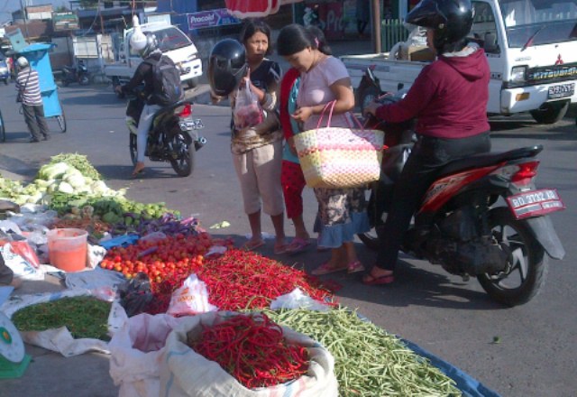 Harga Sayur Terjun Bebas