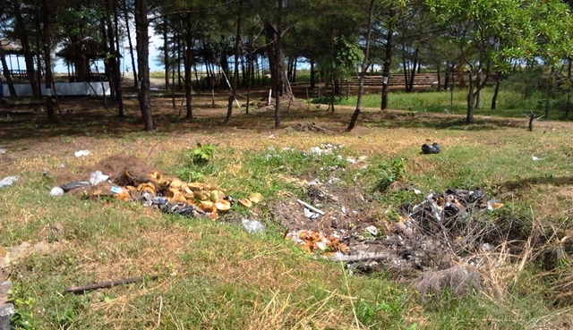 Pantai Panjang Bengkulu Dipenuhi Sampah