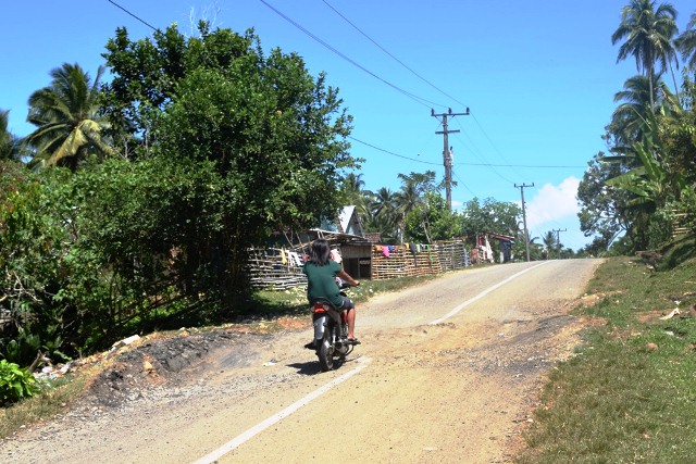 Jalan Rusak Ancam Keselamatan