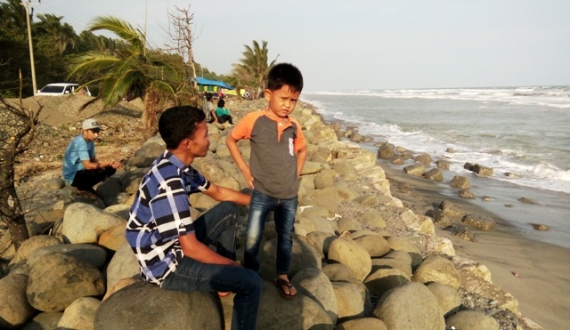 Pantai Semrawut