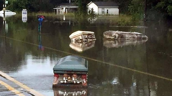 Banjir Louisiana Ada Peti Jenazah Mengambang, Lalu Bergerak-gerak..