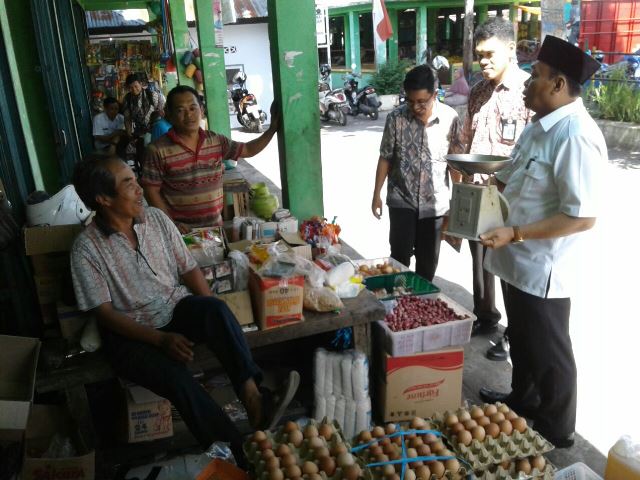 Pedagang Pakai Timbangan Tak Standar