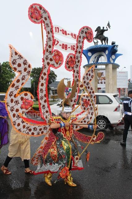 Karnaval Kemerdekaan Para Pelajar Meriah