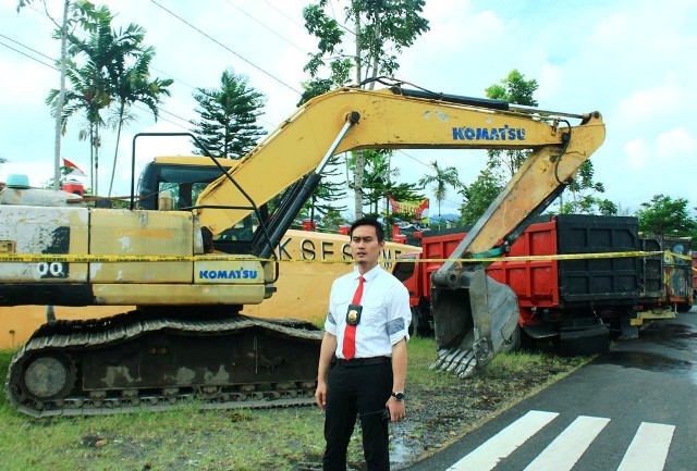 ‘Nguli’ di Tambang Pasir Ilegal