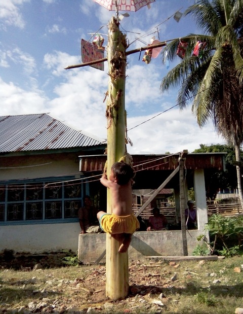 Serunya Lomba  Panjat Pisang