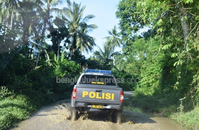 50 Persen Jalan Bak Kubangan