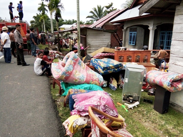 Korsleting, Tiga Rumah Terbakar