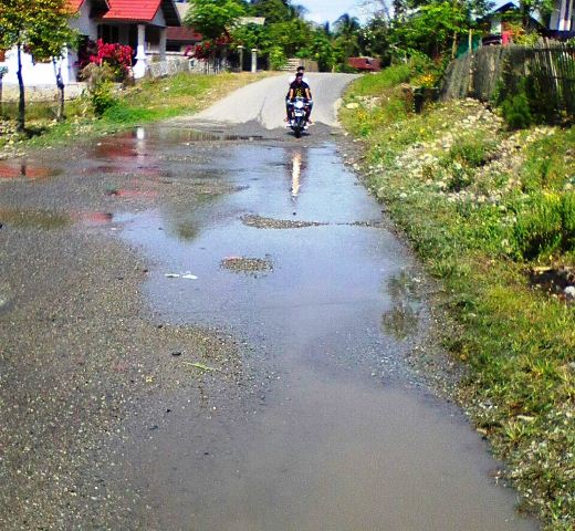 Pipa PDAM Pecah, Jalan Jadi Kolam