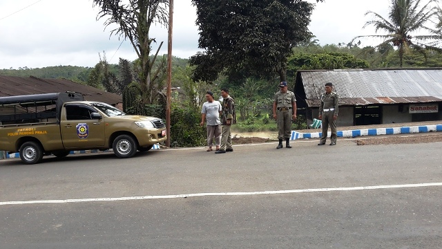 Jemur Kopi di Jalan Raya, Ditertibkan Satpol PP