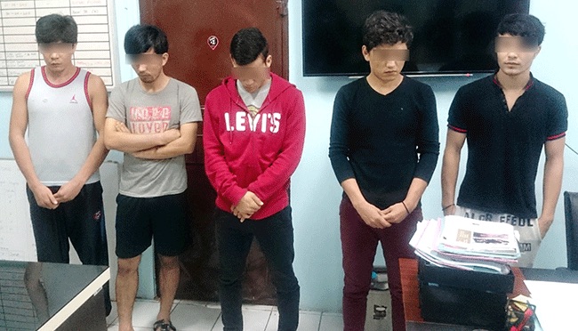 Tergiur Jadi Model, Imigran Ganteng Inipun Rela Jadi Gigolo