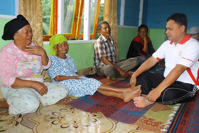 Kapolres dan Wabup Santuni Korban Kebakaran