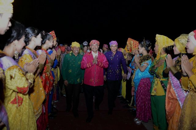 Menpar Arief Yahya Buka Festival Pesona Palu Nomoni 2016