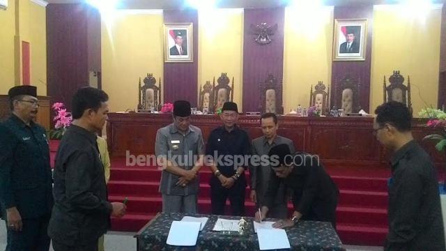 Sembilan Raperda Disahkan