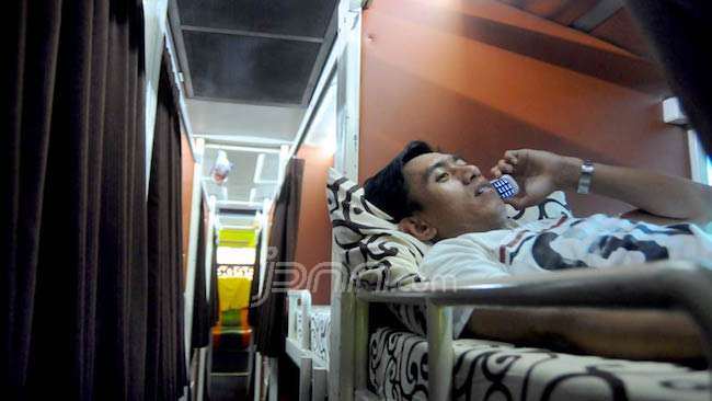 Beginilah Nikmatnya Menaiki Sleeper Bus Pertama di Indonesia